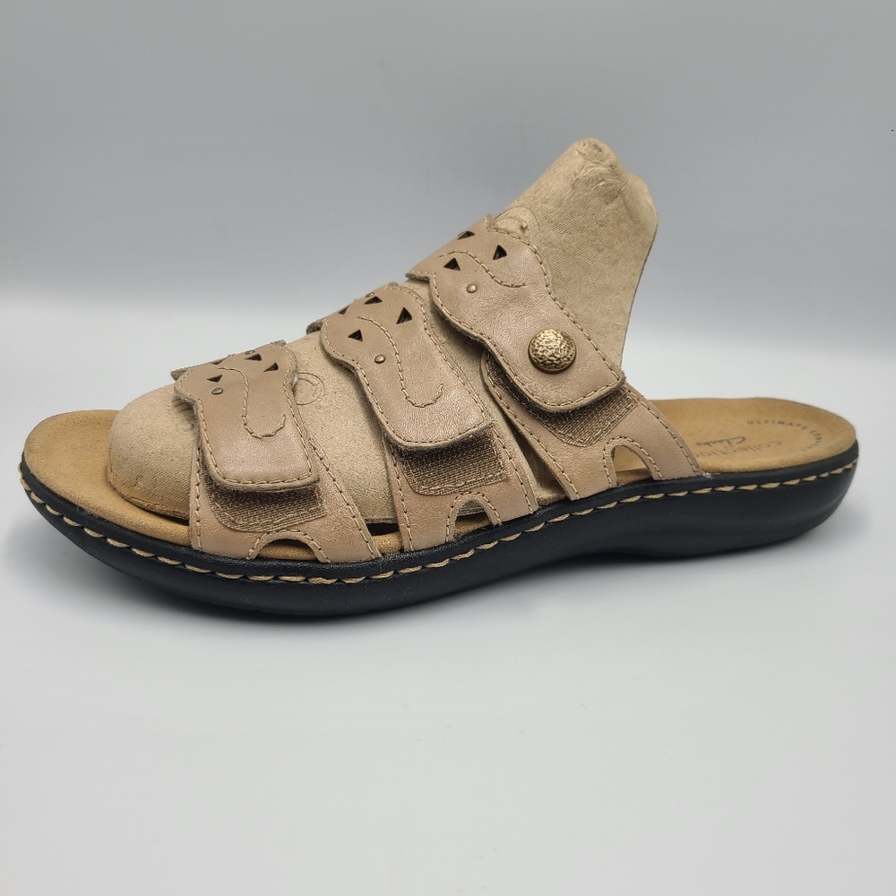 Clark's women's sandals Size 6.5 Pre-owned